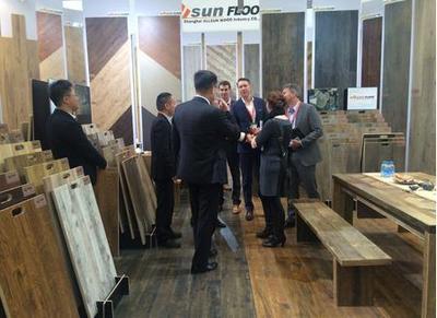 傲胜地板惊艳国际地板展，舞台设备联袂赋能地材产业新未来